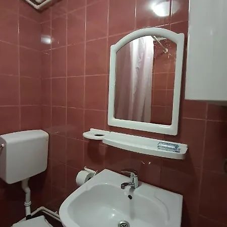 Δωμάτια σε οικογενειακή κατοικία Labirint Chateau Vama Veche