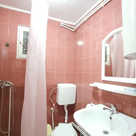 Δωμάτια σε οικογενειακή κατοικία Labirint Chateau Vama Veche